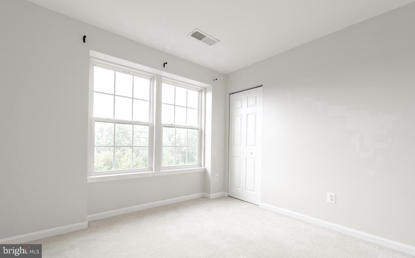 ESTATES AT ELK RUN - Residential Lease