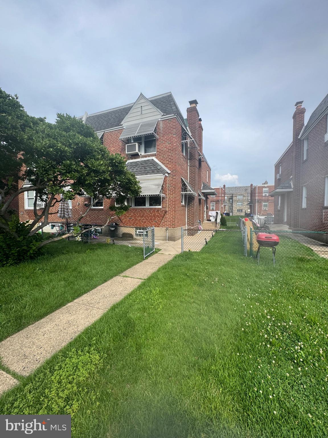 This two -family home is in great condition with hardwood floors throughout. It's in a vey convenient location- close to public transportation, supermarkets, and shopping centers. The first floor has a great long term tenant who always pays rent on time. Whether you're looking to live in one unit or invest, this is a great opportunity in a desirable area.