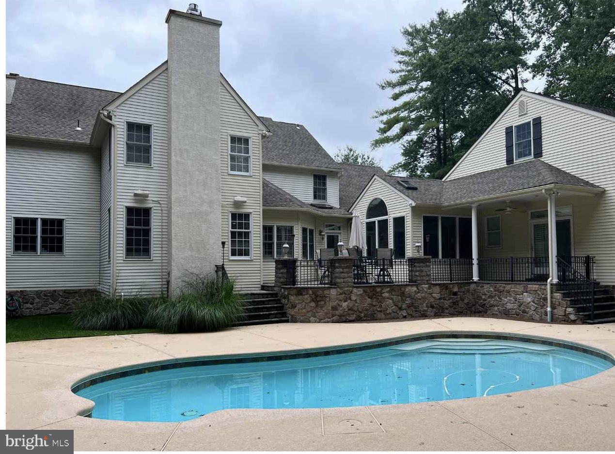 WOODED POND - Residential