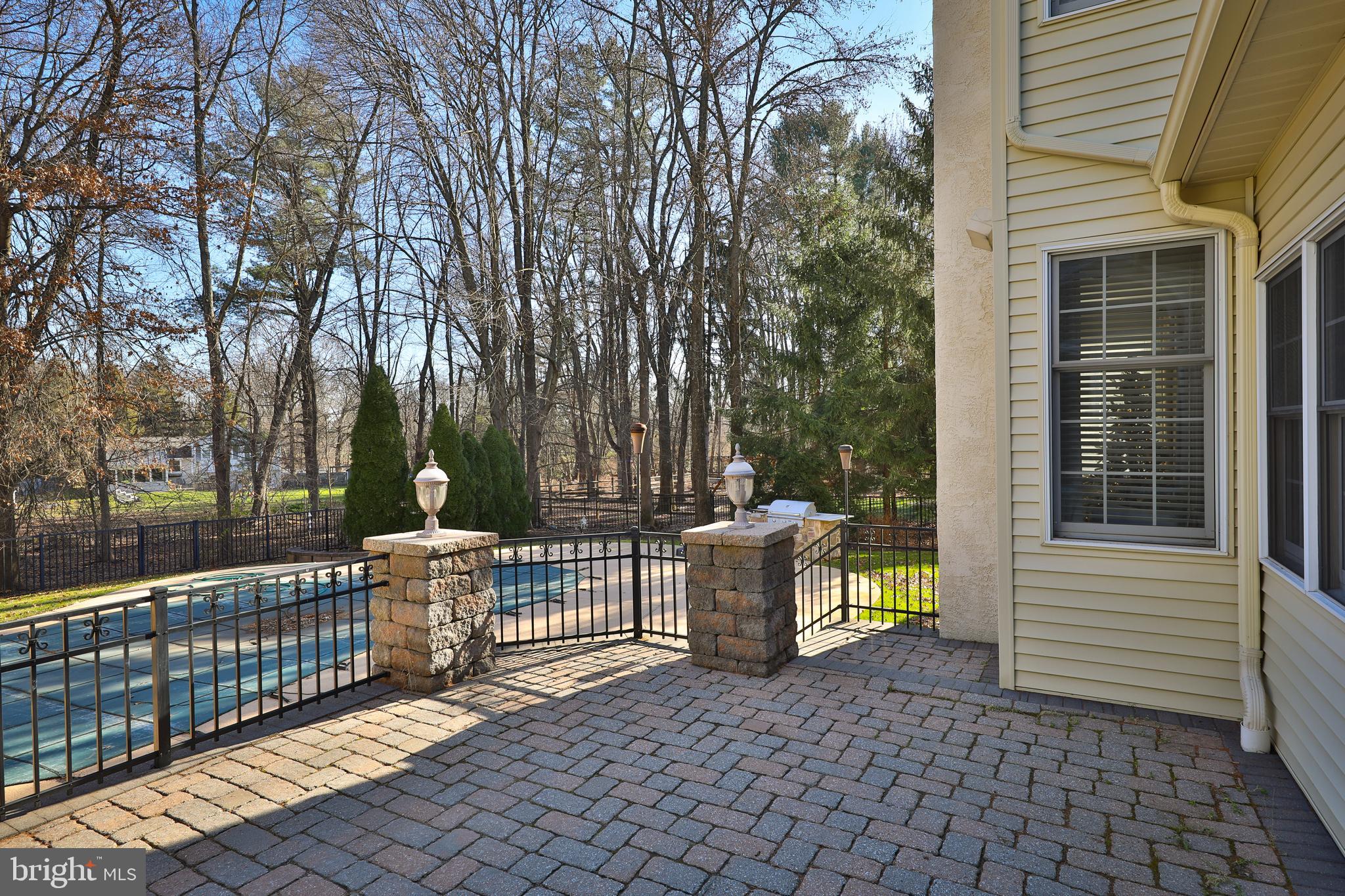 WOODED POND - Residential