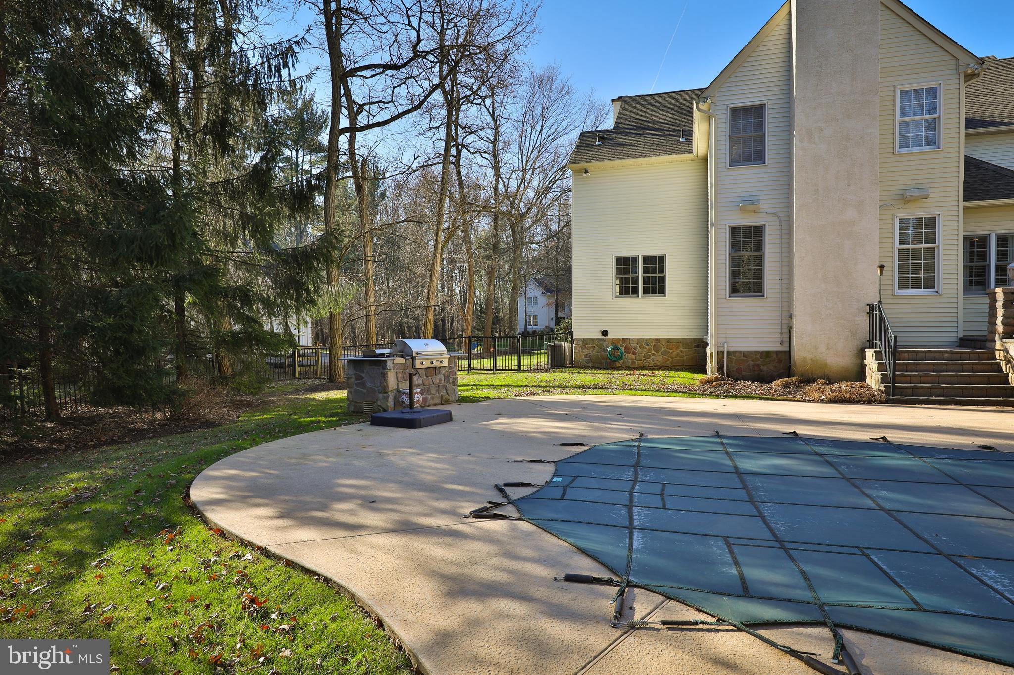 WOODED POND - Residential