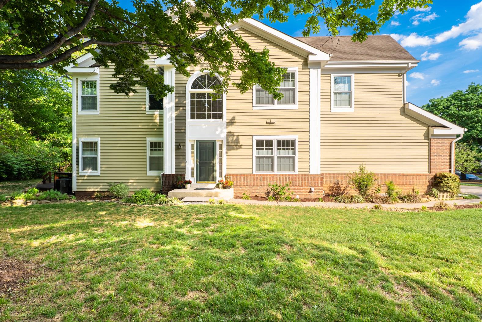 1211 WOODBROOK CT