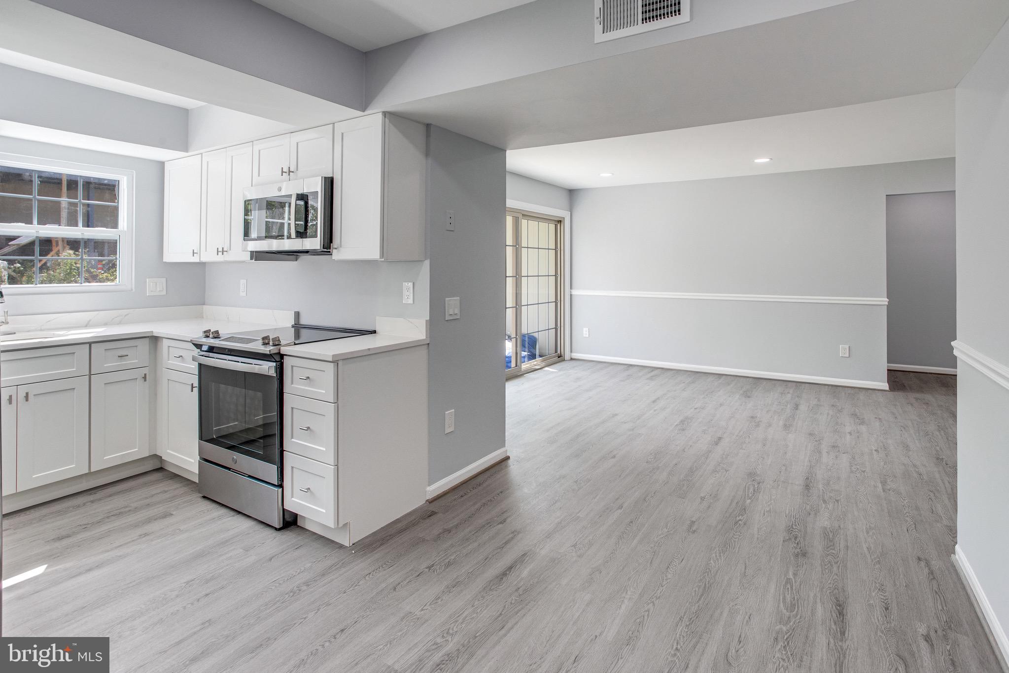 HUNTERS SQUARE - Residential