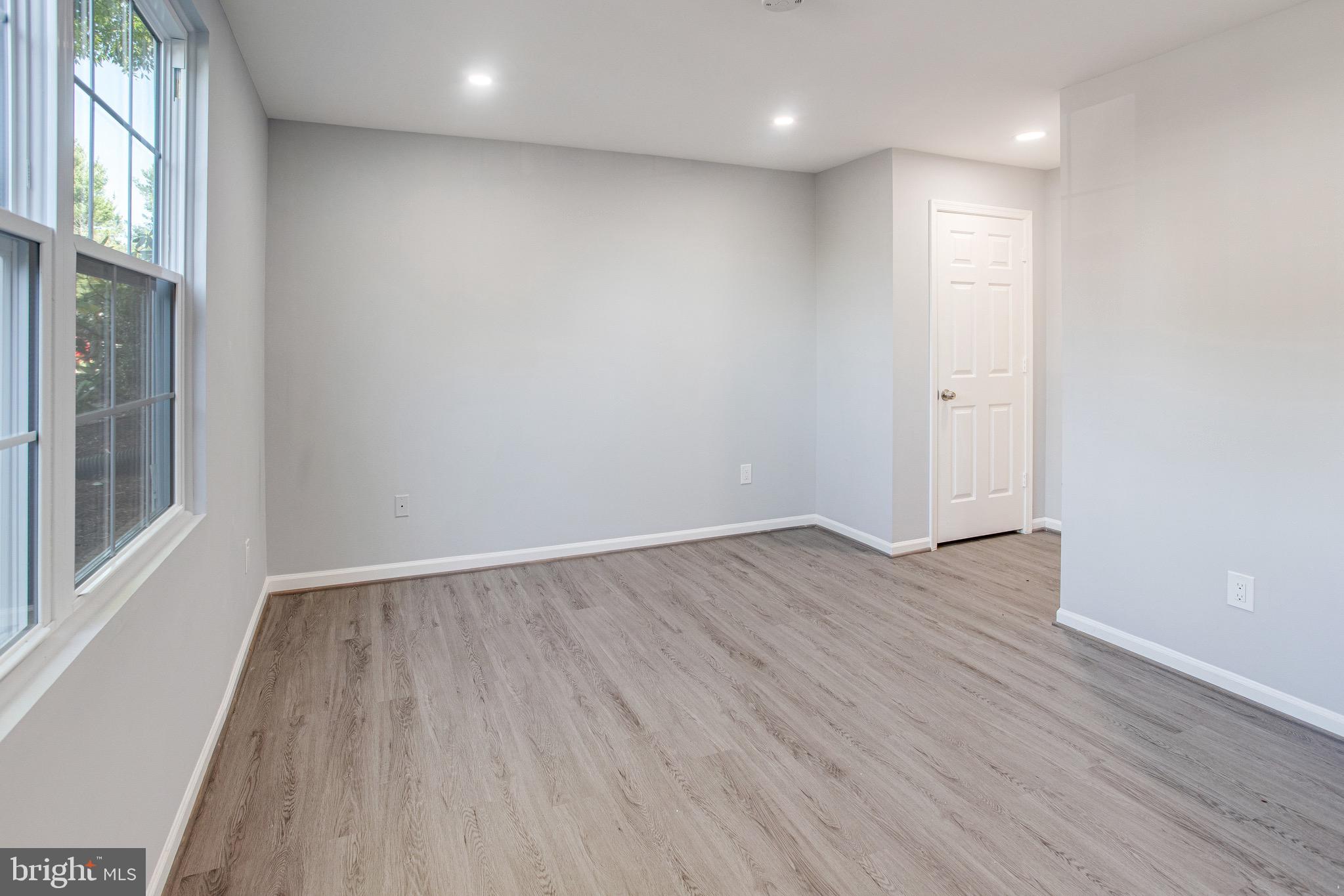 HUNTERS SQUARE - Residential