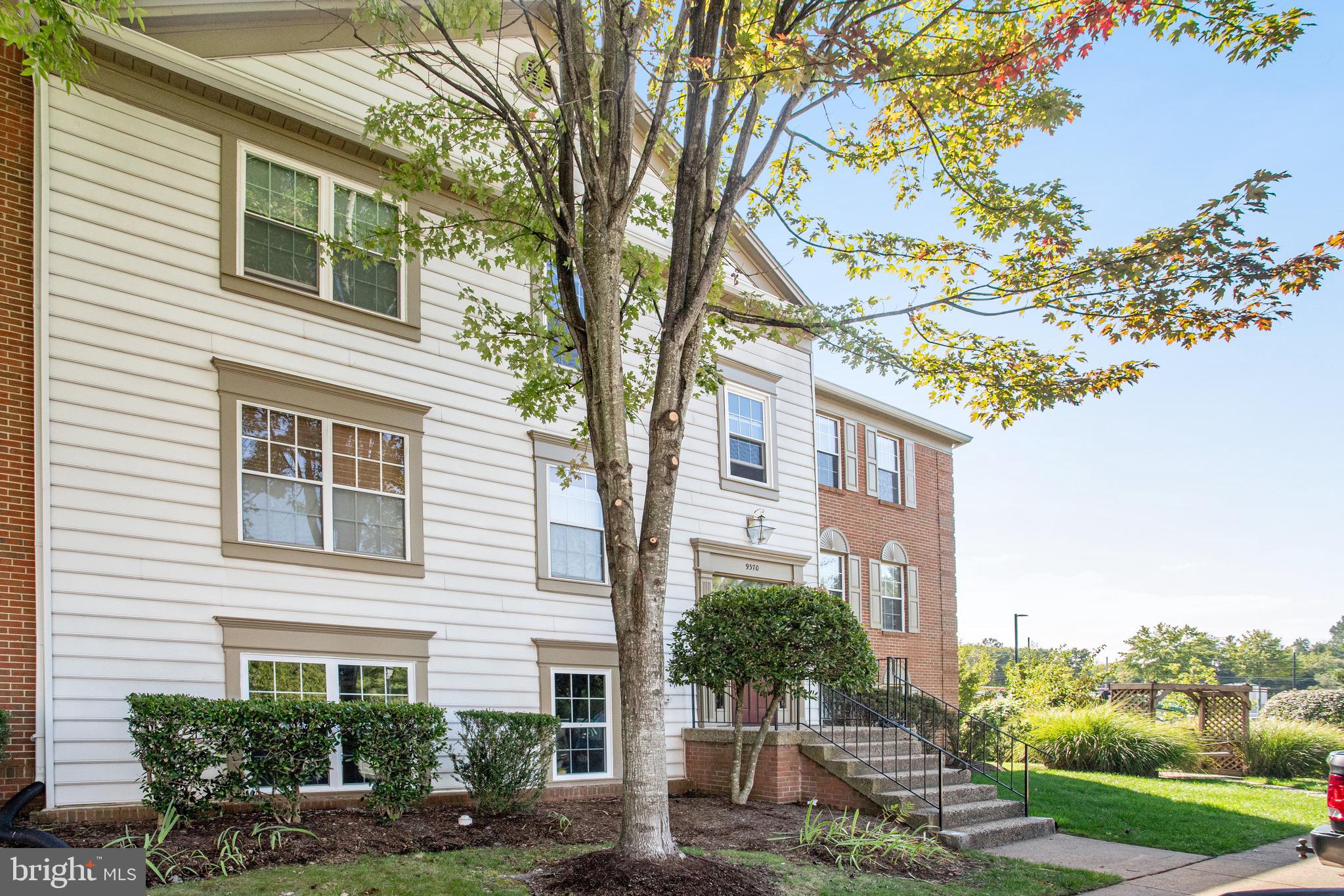 HUNTERS SQUARE - Residential