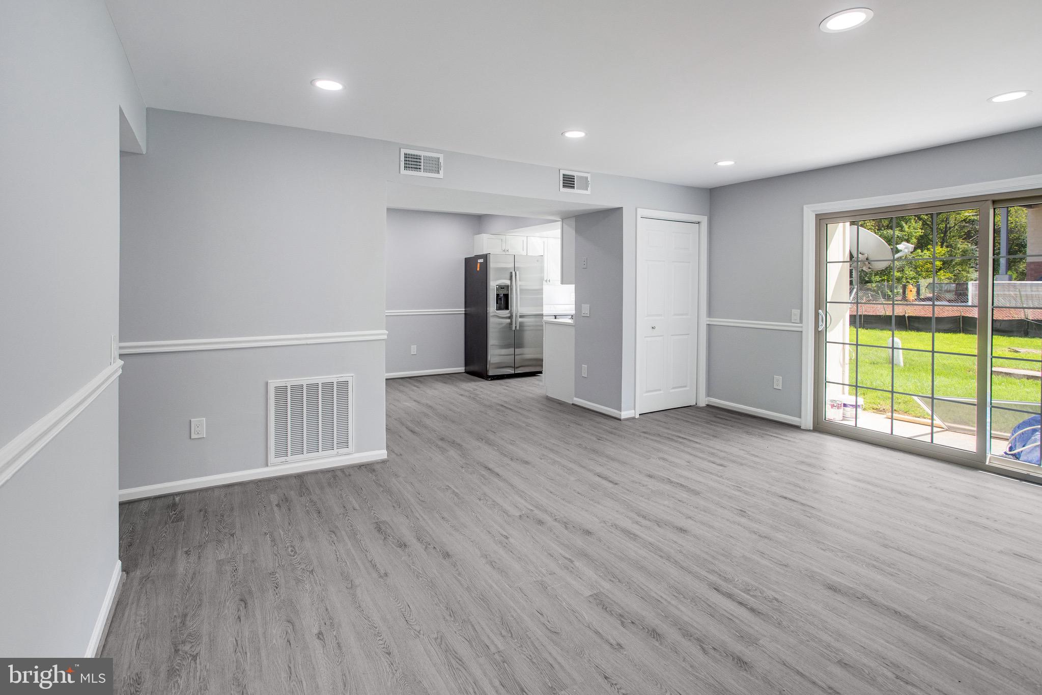 HUNTERS SQUARE - Residential