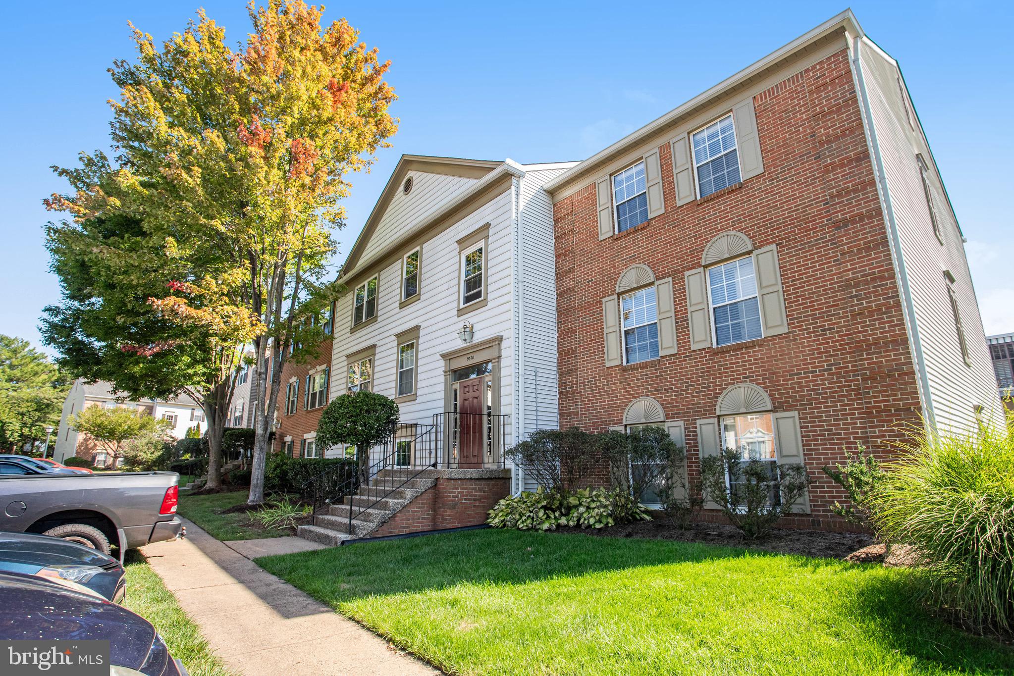 HUNTERS SQUARE - Residential