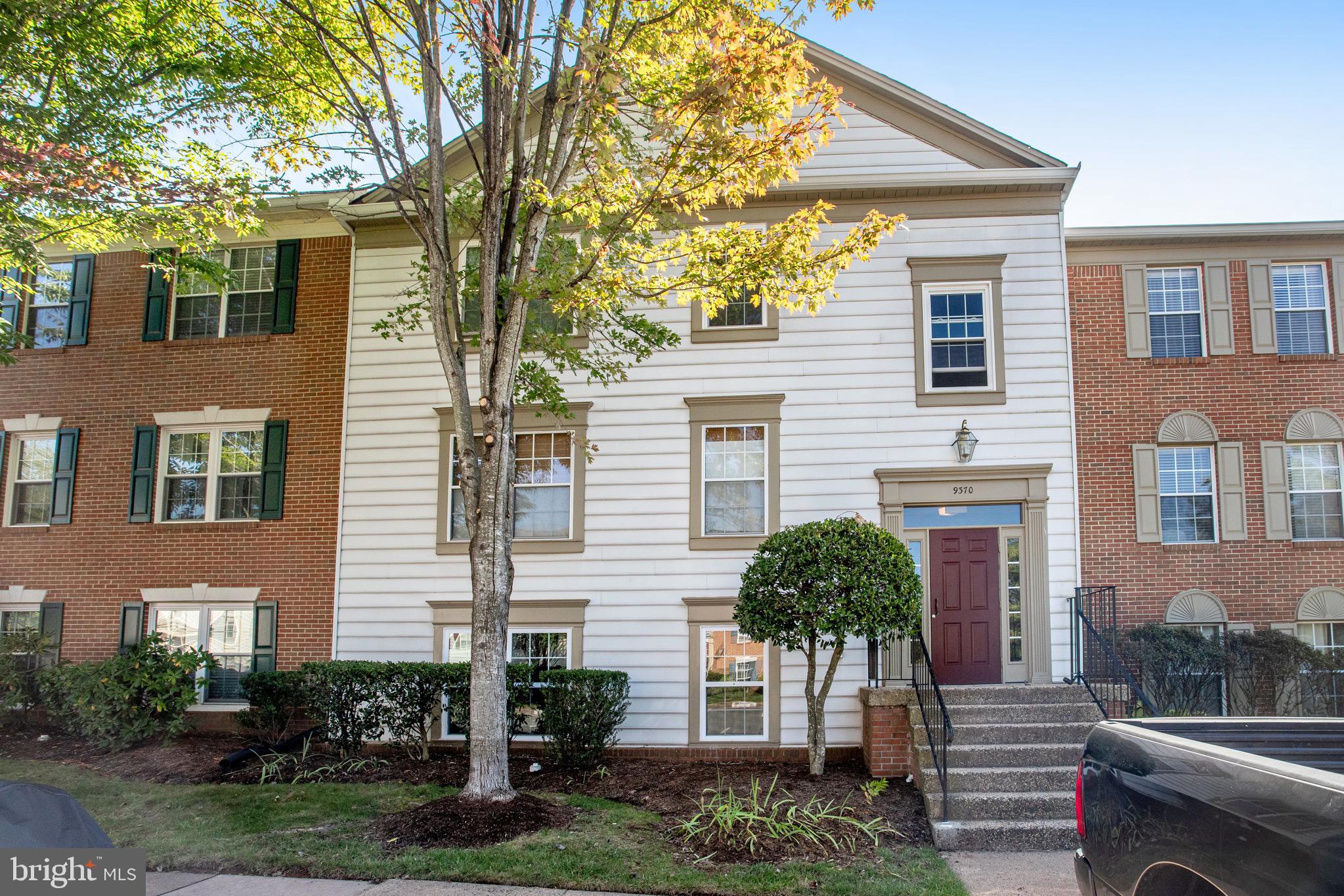 HUNTERS SQUARE - Residential