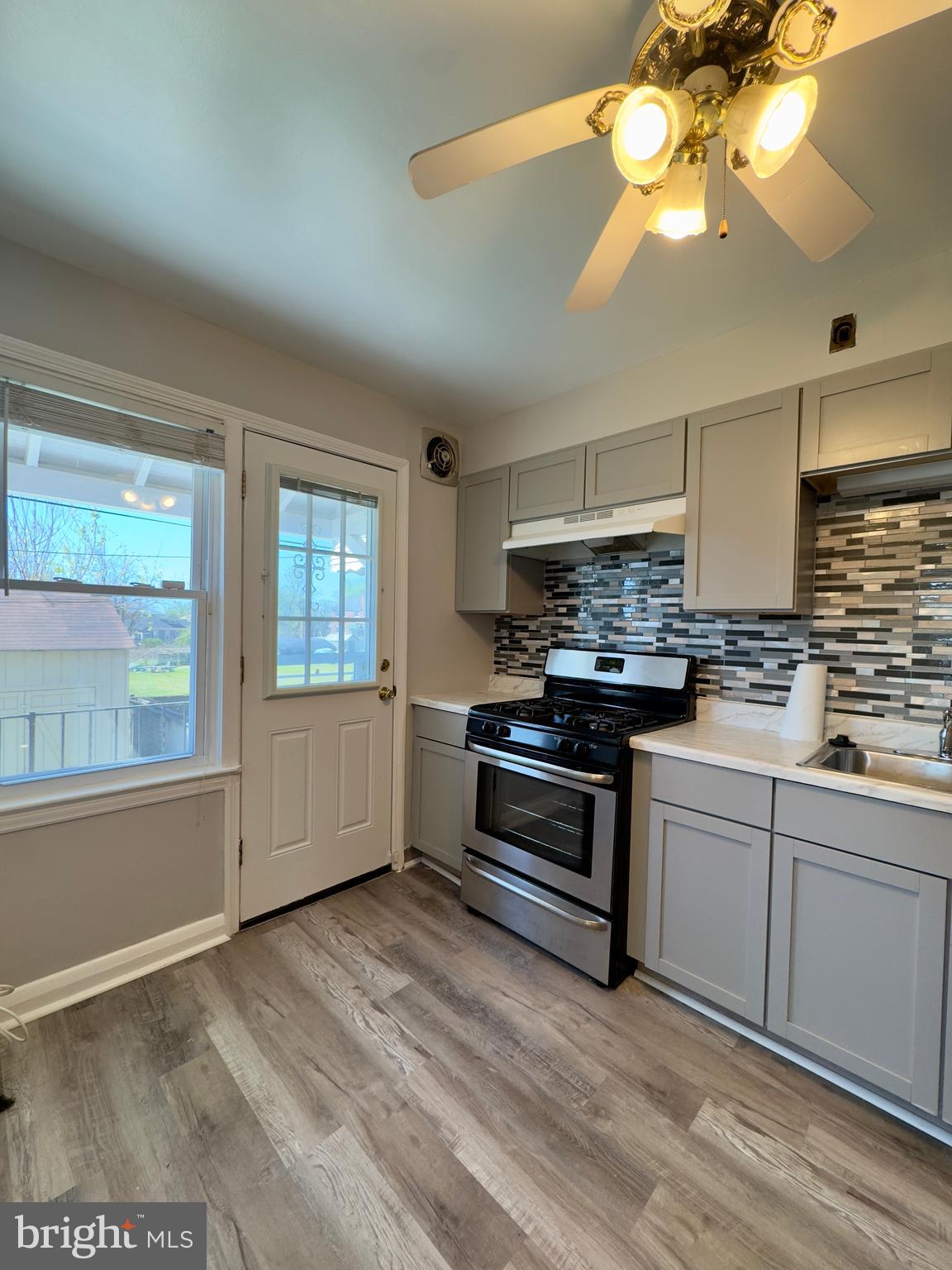 HAMILTON HILLS - Residential Lease