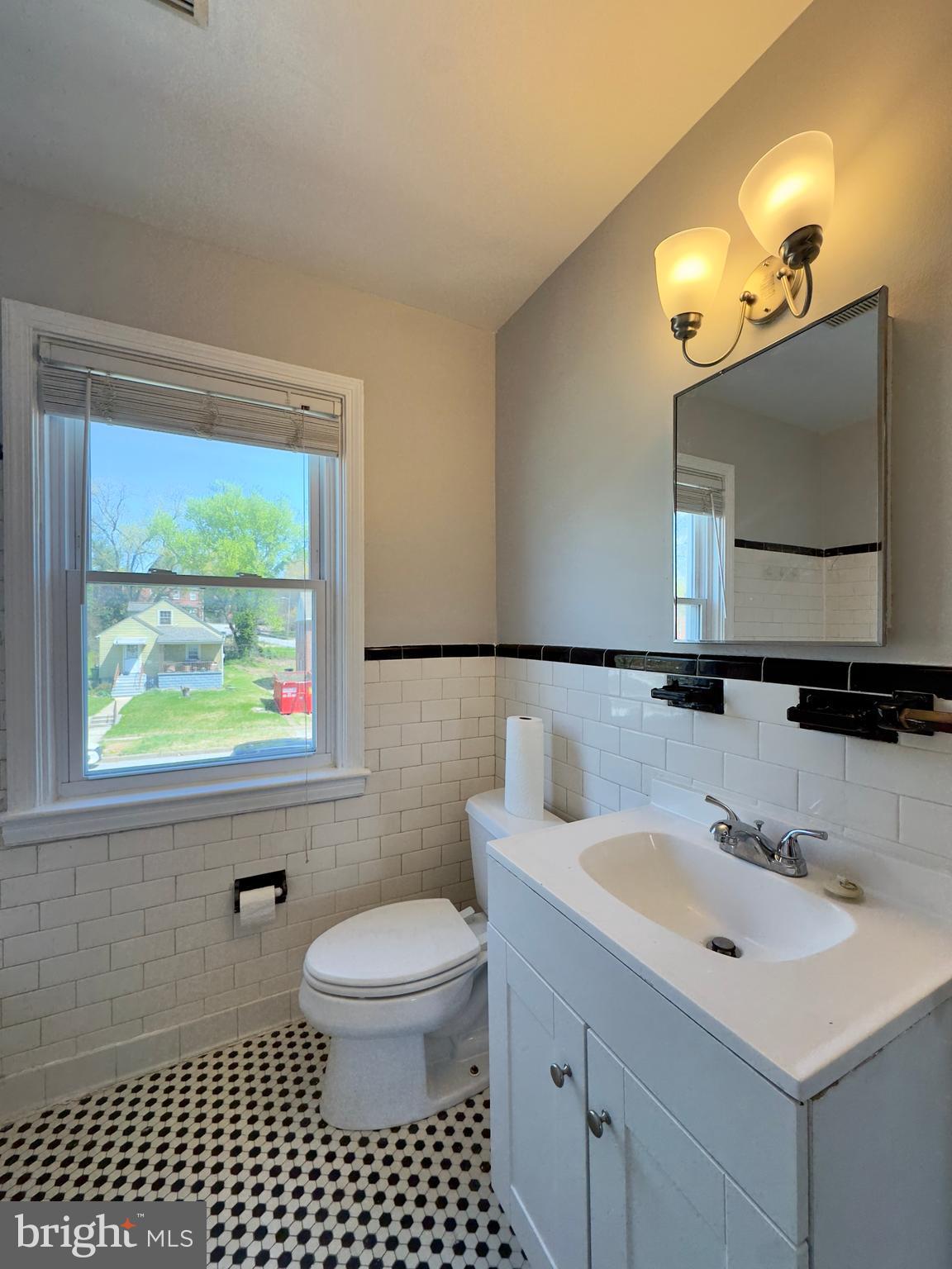 HAMILTON HILLS - Residential Lease