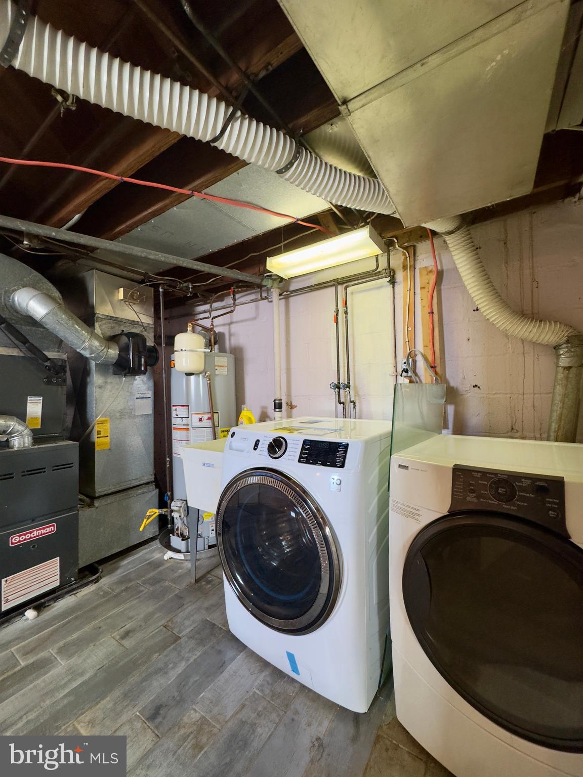 HAMILTON HILLS - Residential Lease