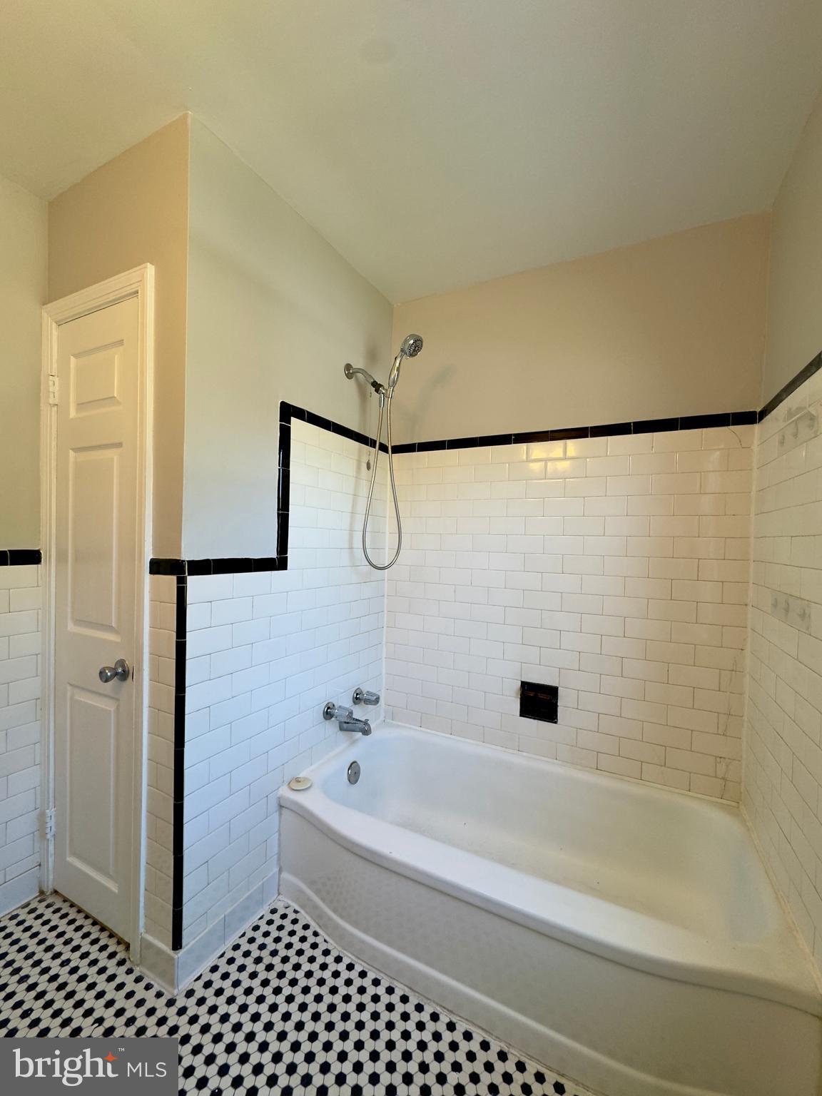 HAMILTON HILLS - Residential Lease