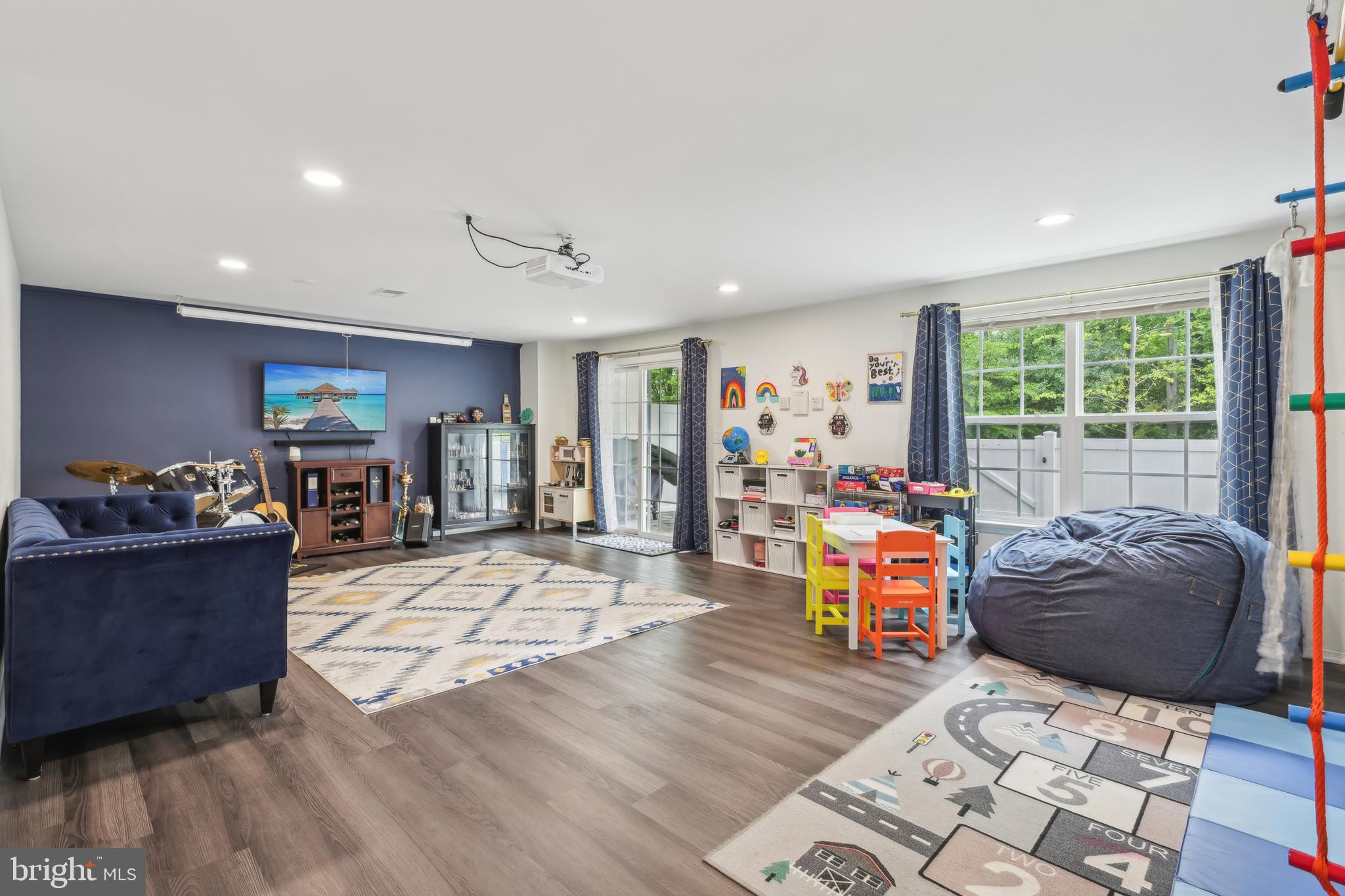 106 ELLSWORTH WAY