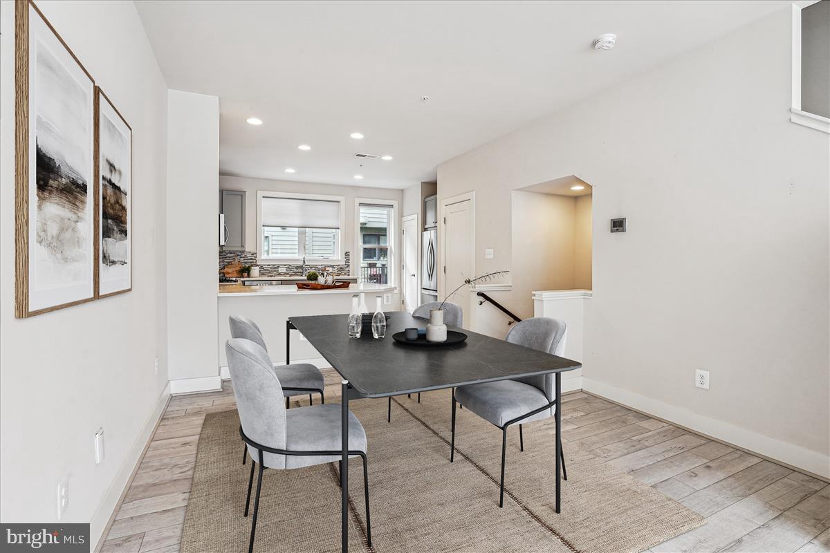 MONTGOMERY ROW - Residential