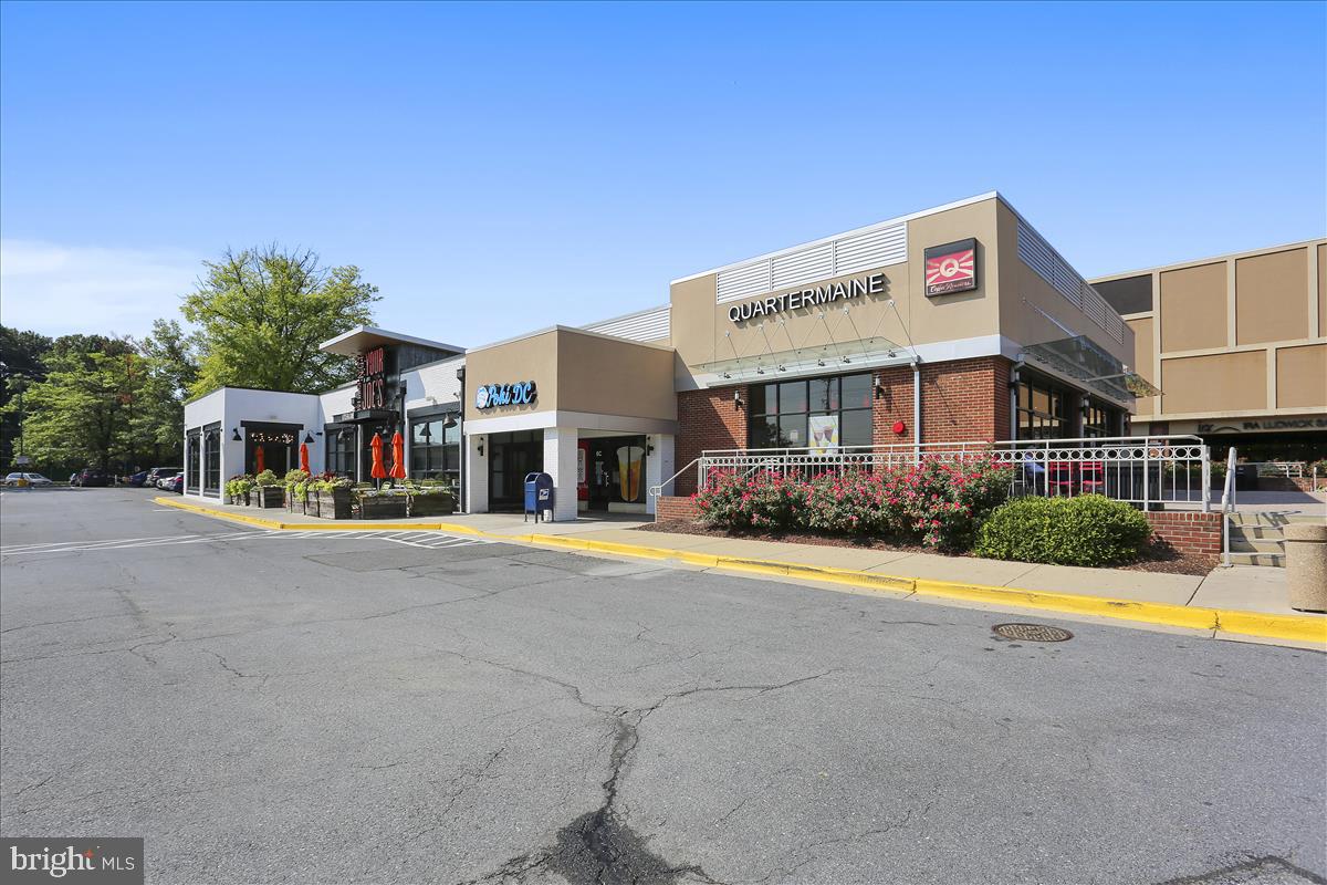 MONTGOMERY ROW - Residential