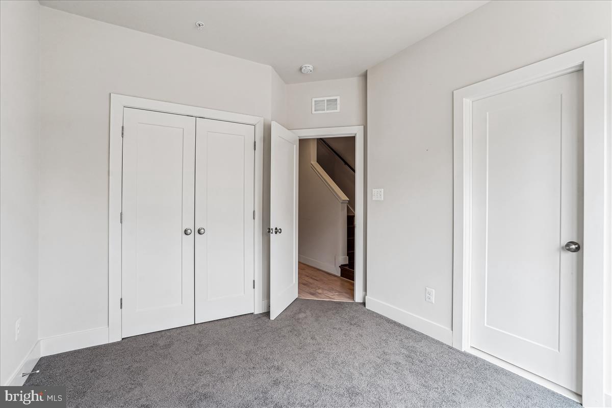 MONTGOMERY ROW - Residential