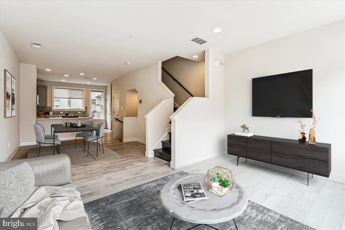 MONTGOMERY ROW - Residential