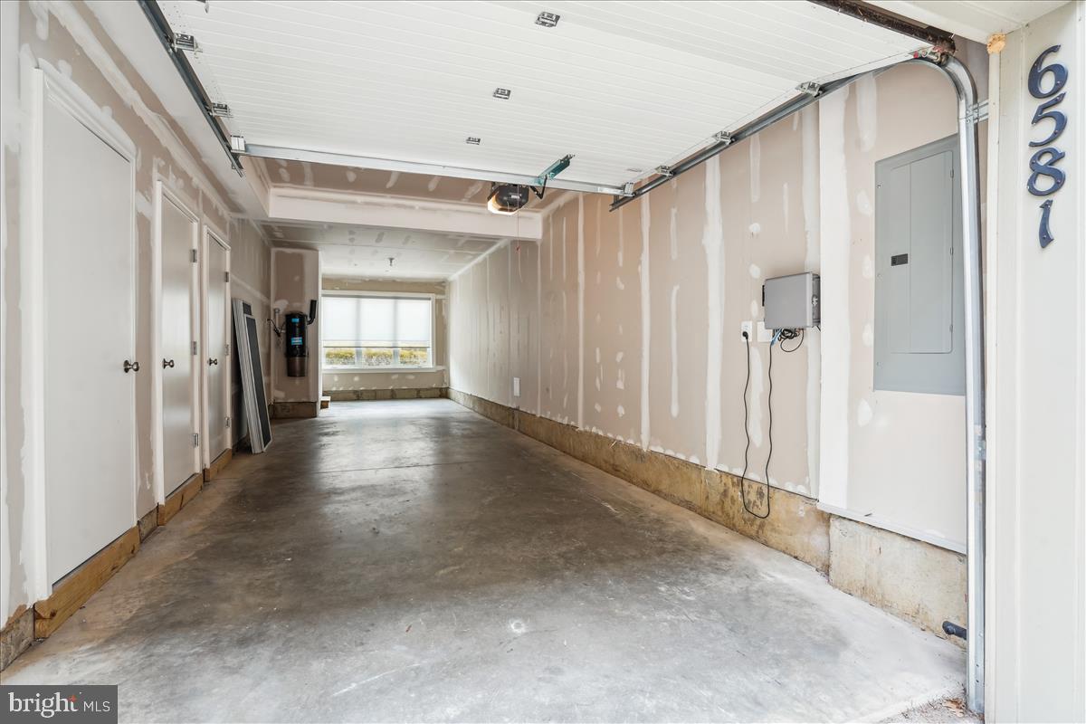 MONTGOMERY ROW - Residential