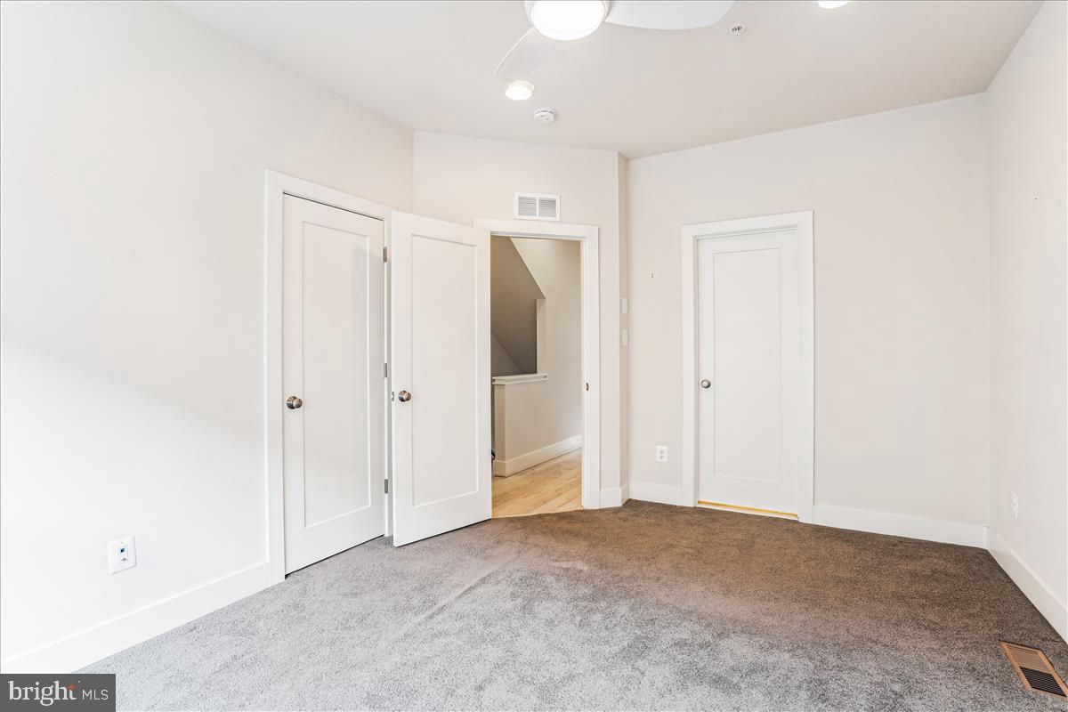 MONTGOMERY ROW - Residential