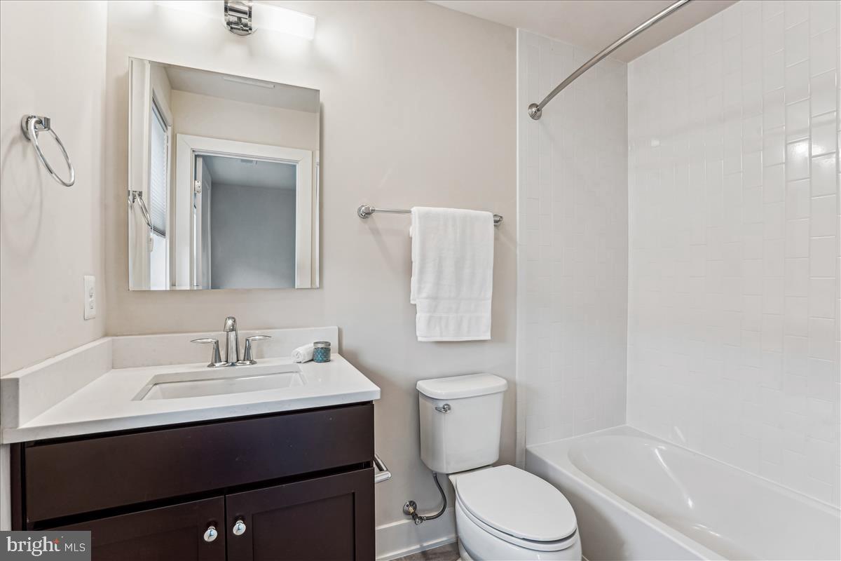 MONTGOMERY ROW - Residential