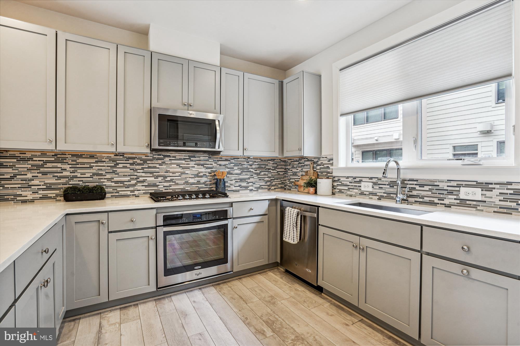 MONTGOMERY ROW - Residential