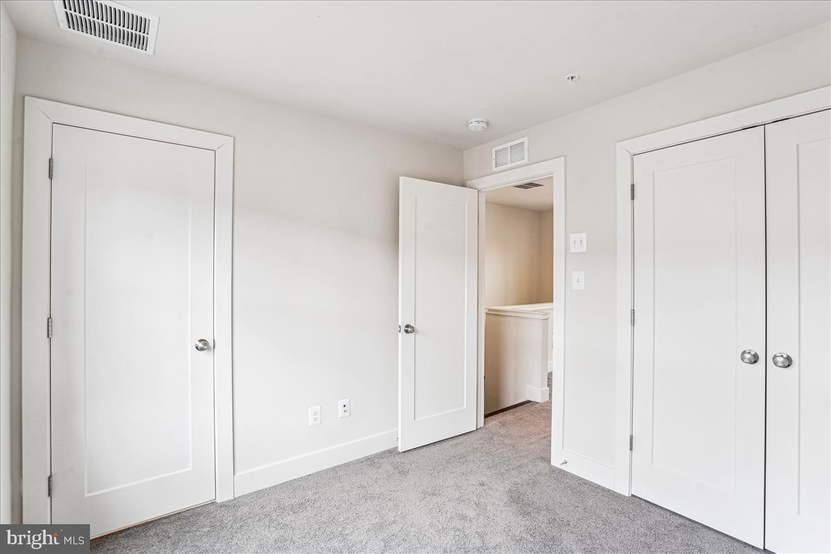 MONTGOMERY ROW - Residential