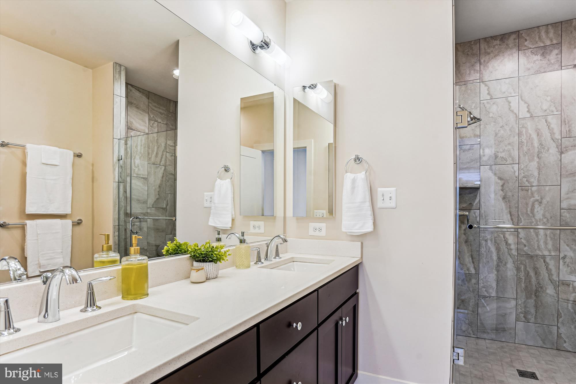 MONTGOMERY ROW - Residential