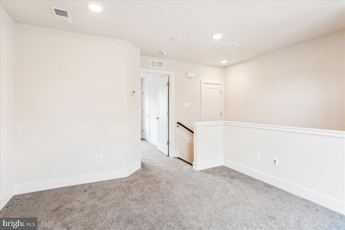 MONTGOMERY ROW - Residential