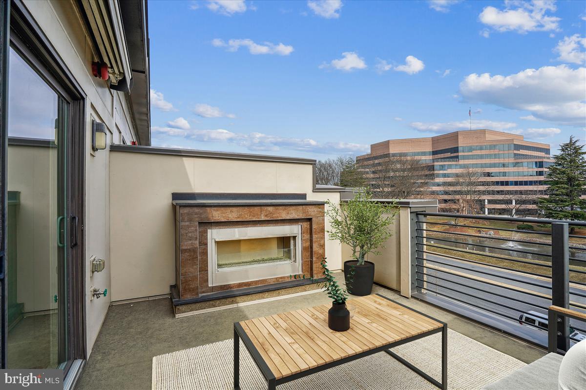 MONTGOMERY ROW - Residential