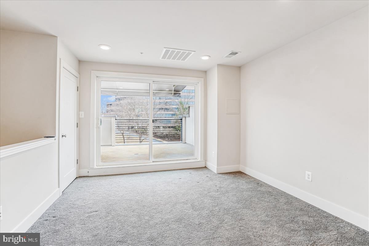 MONTGOMERY ROW - Residential