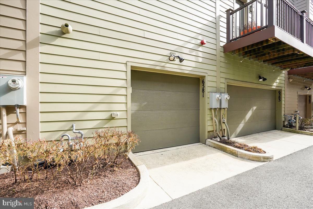 MONTGOMERY ROW - Residential