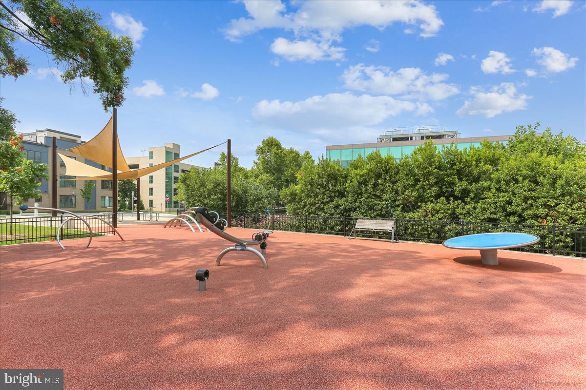 MONTGOMERY ROW - Residential