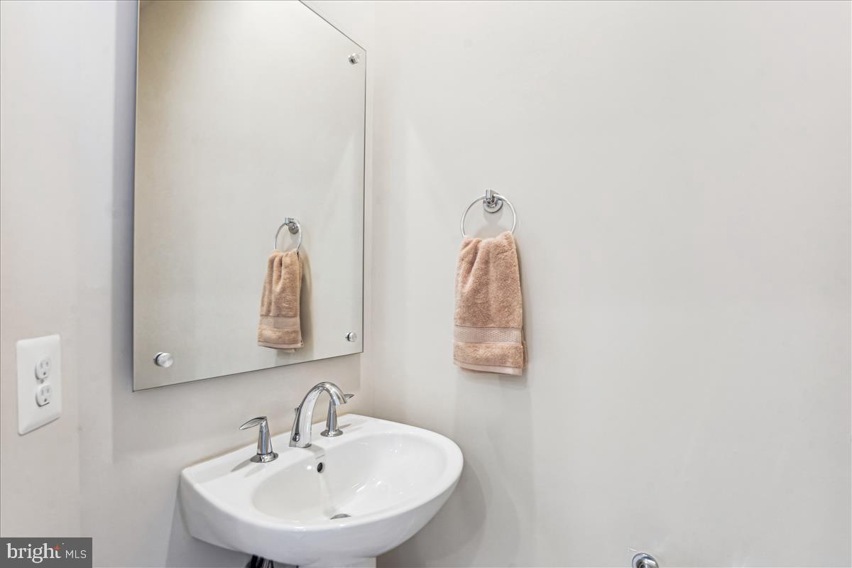 MONTGOMERY ROW - Residential