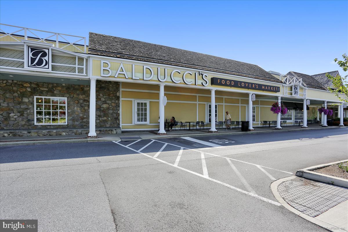 MONTGOMERY ROW - Residential