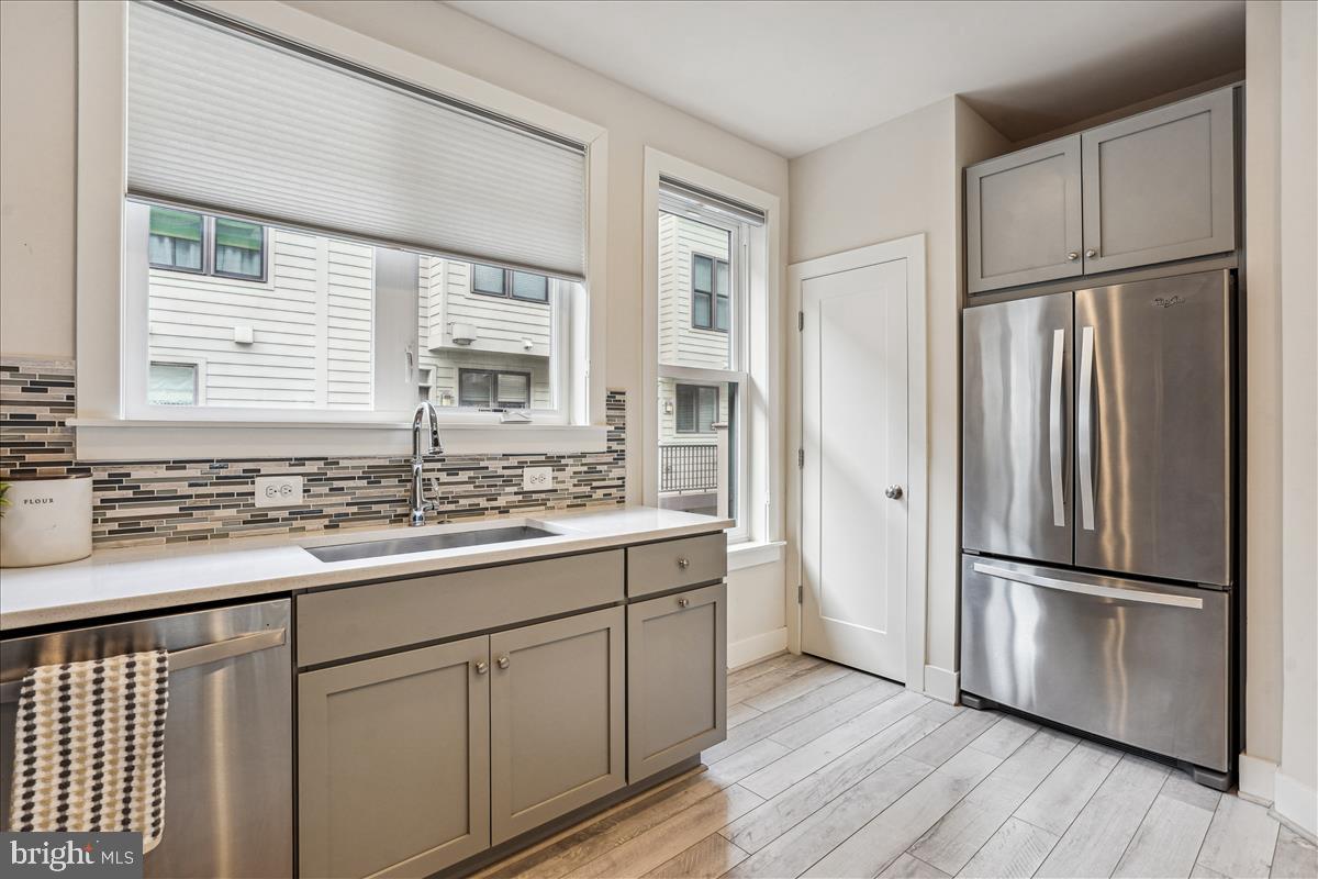 MONTGOMERY ROW - Residential