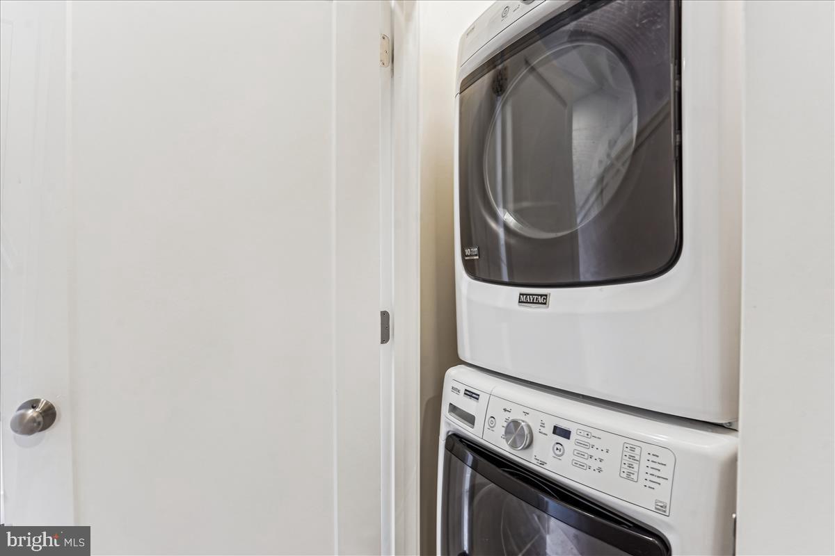 MONTGOMERY ROW - Residential