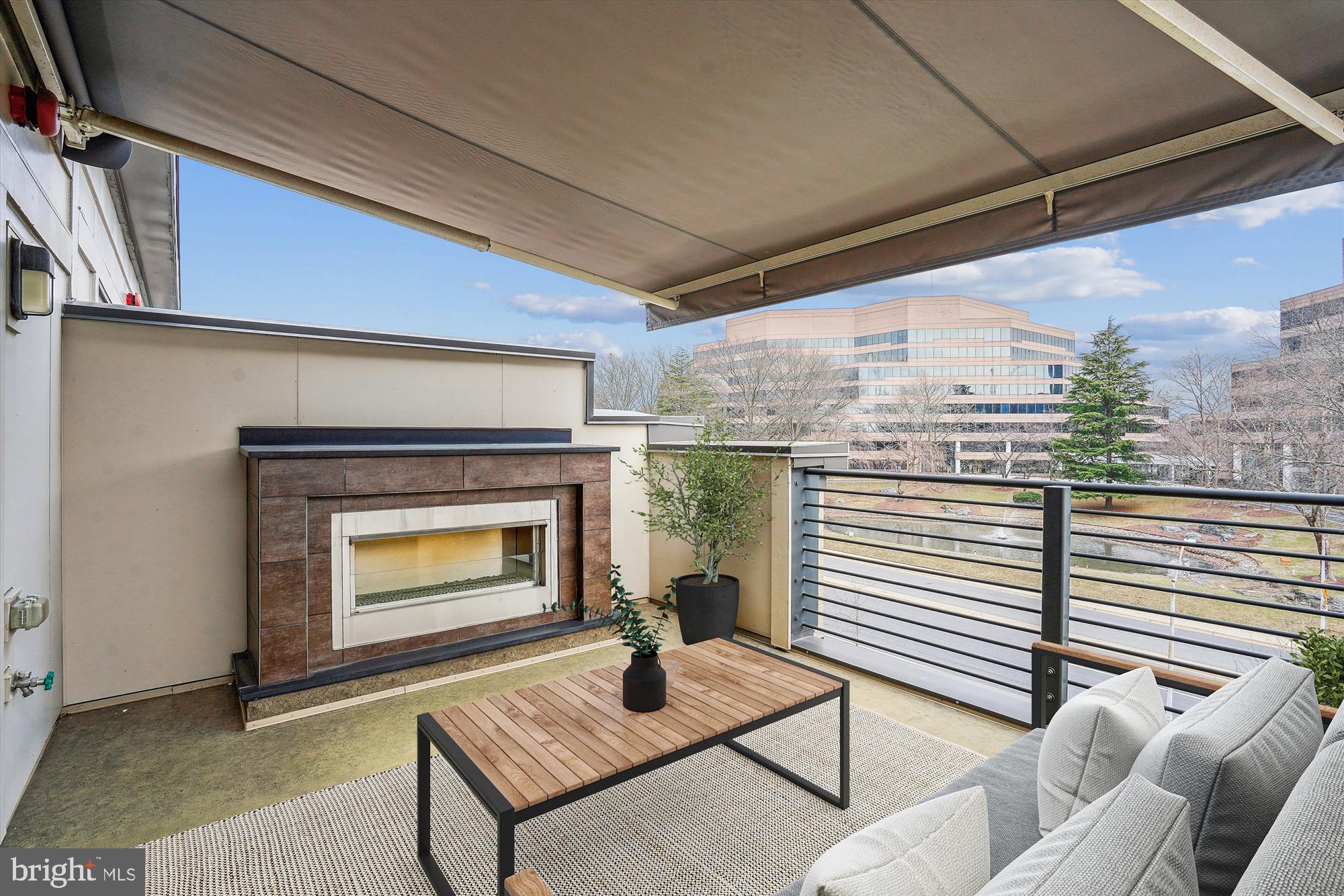 MONTGOMERY ROW - Residential