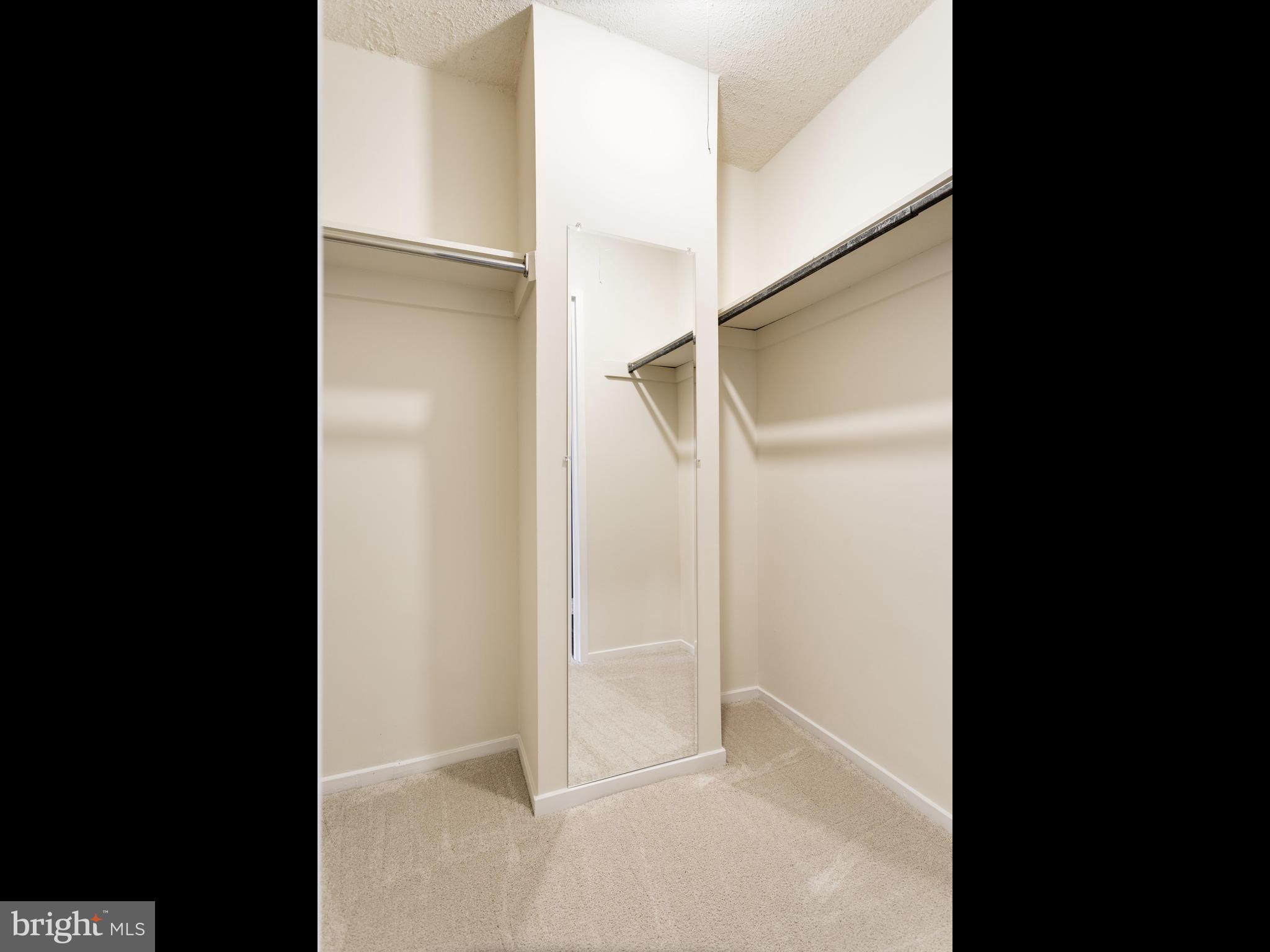 IDYLWOOD TOWERS - Residential