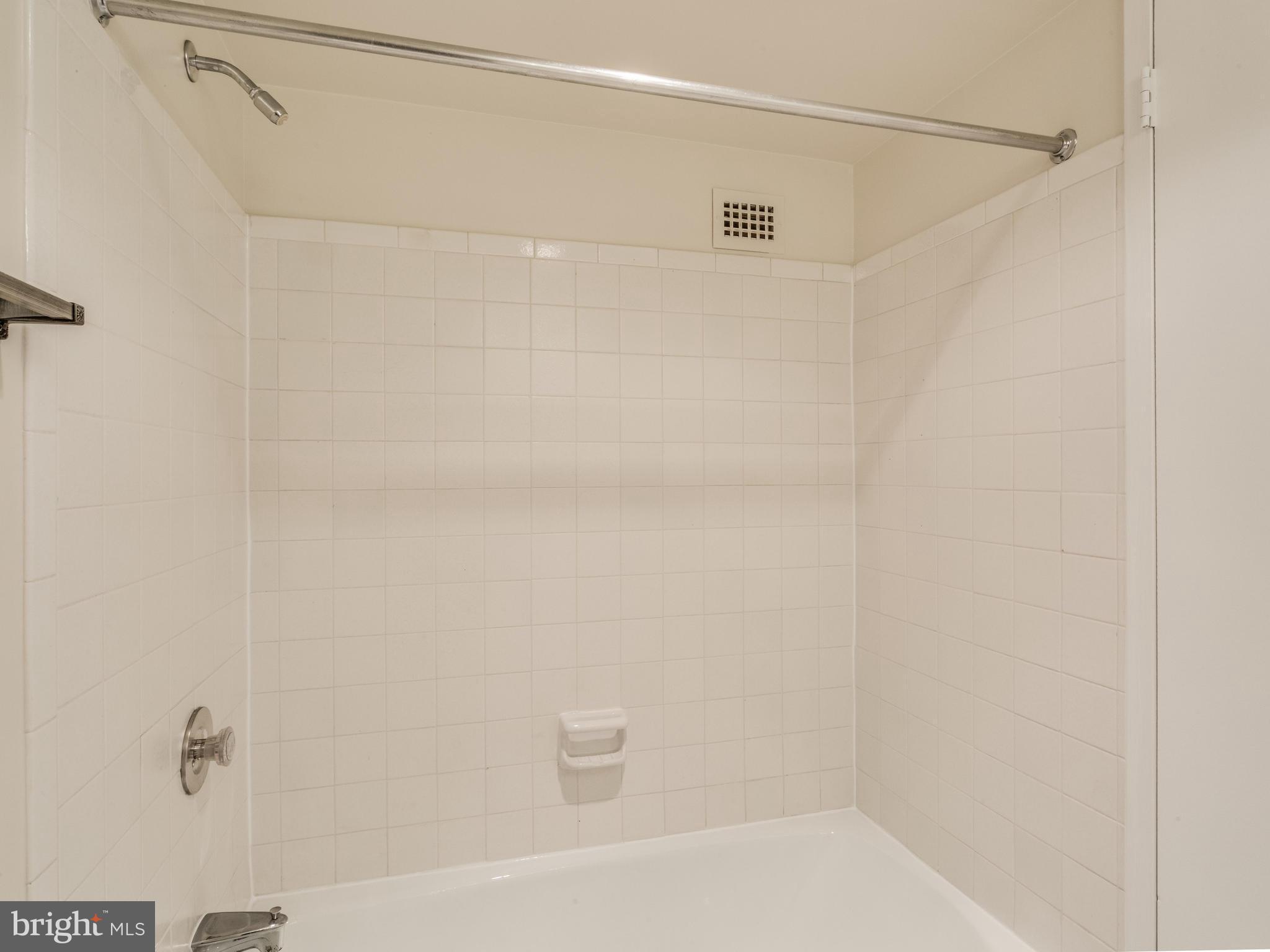 IDYLWOOD TOWERS - Residential