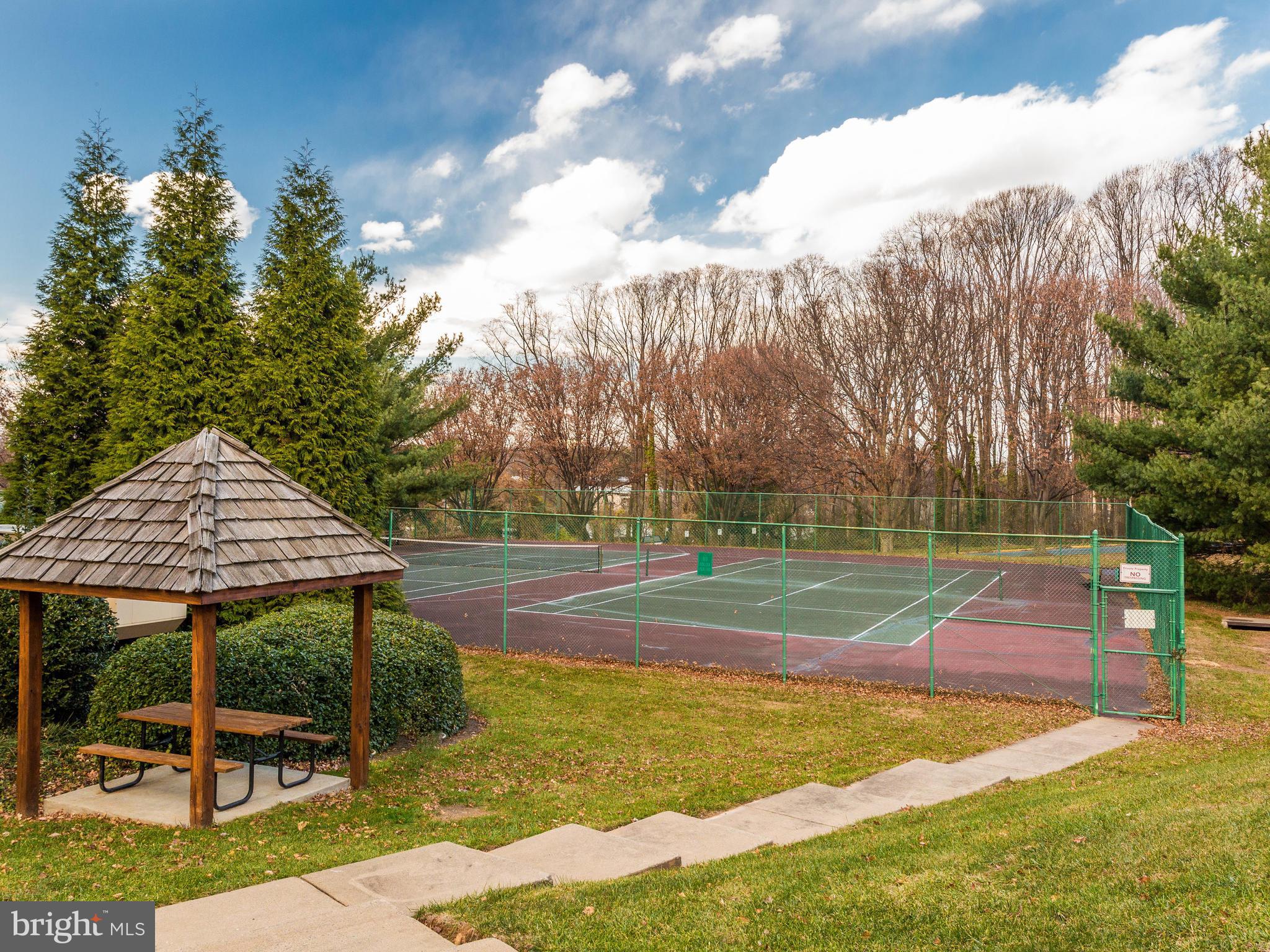 IDYLWOOD TOWERS - Residential