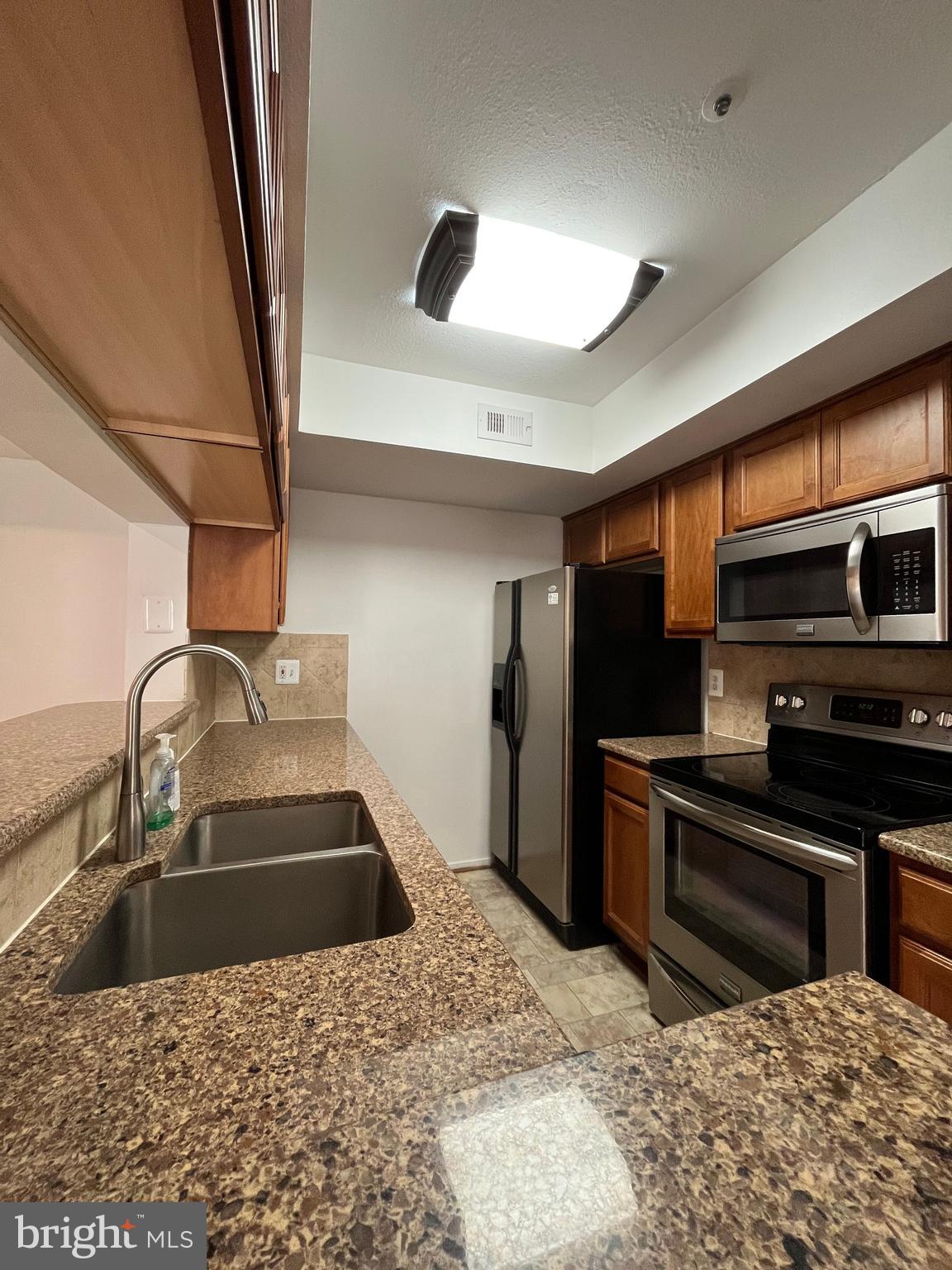 POINTE AT PARK CENTER - Residential Lease