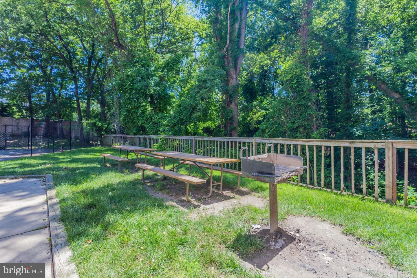 POINTE AT PARK CENTER - Residential Lease