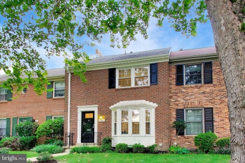 Photo of 8413 Forrester Boulevard, SPRINGFIELD, VA 22152 (MLS # VAFX2325950)