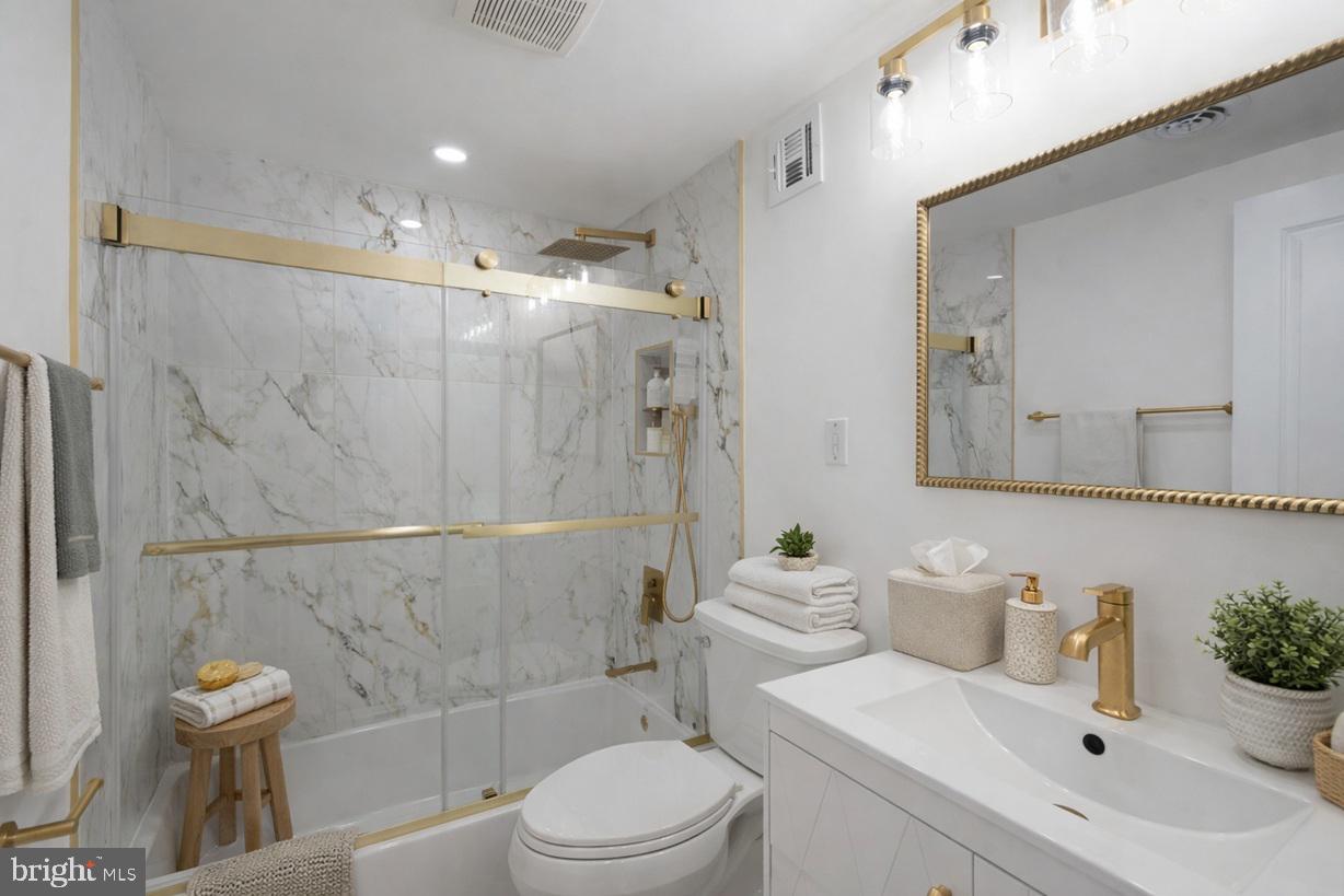 1931 N CLEVELAND STREET 207