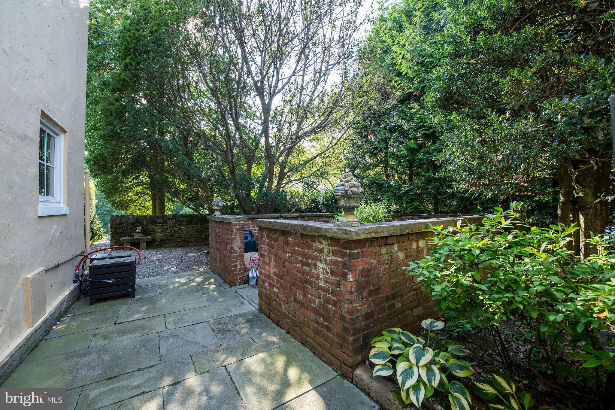 CHESTNUT HILL - Residential