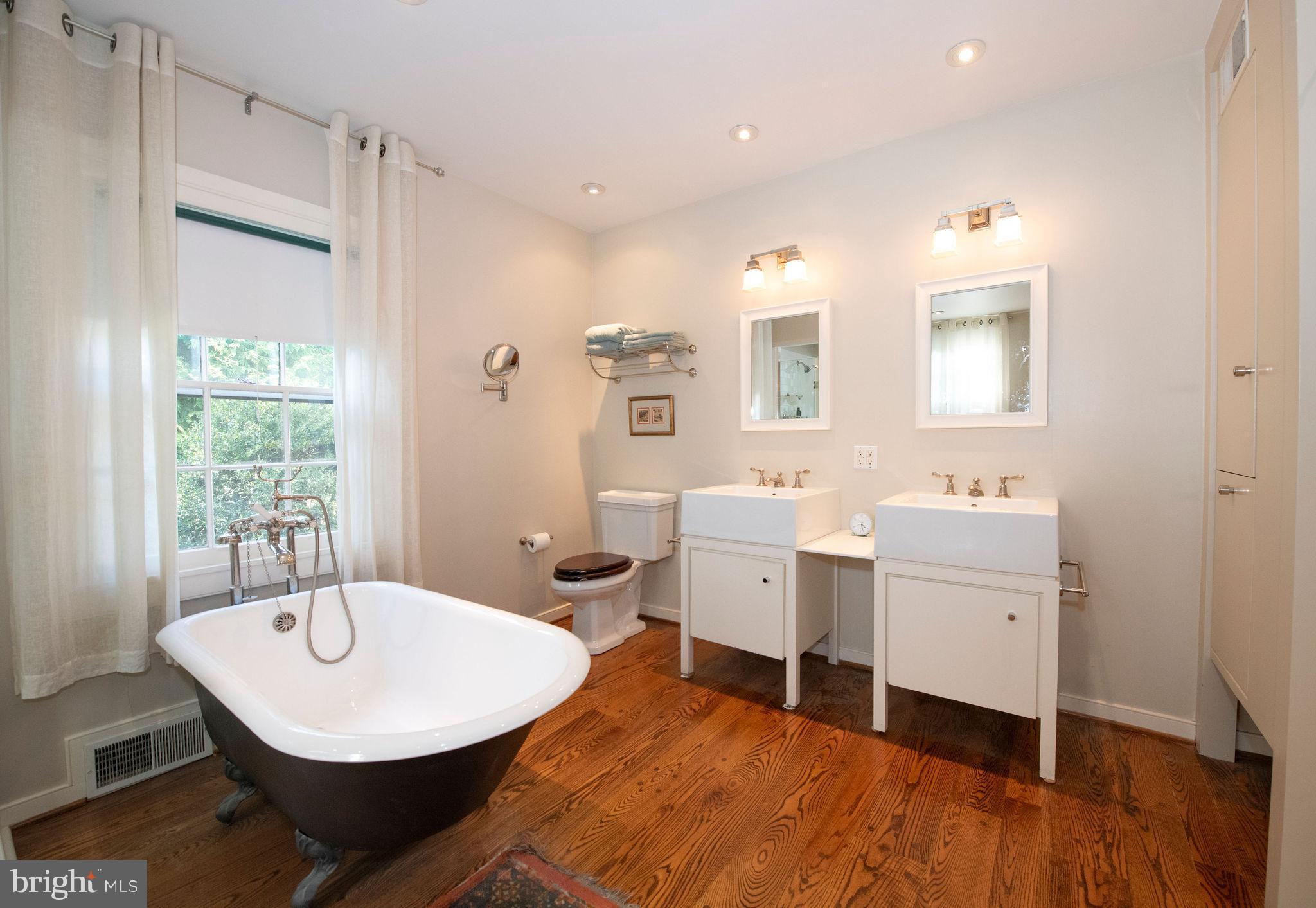 CHESTNUT HILL - Residential