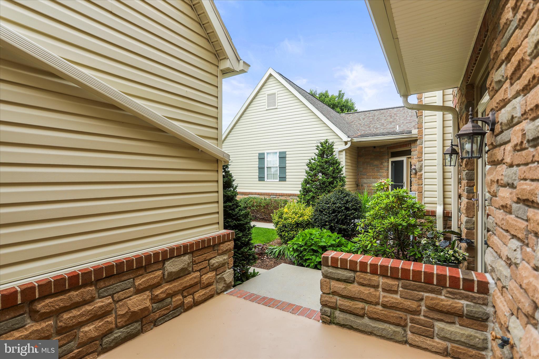 1443 TURNBERRY COURT