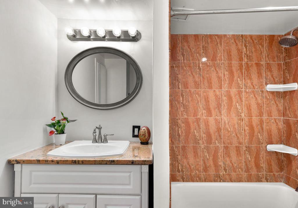 HUNTING CREEK CLUB - Residential Lease