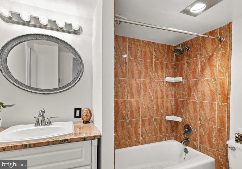 HUNTING CREEK CLUB - Residential Lease