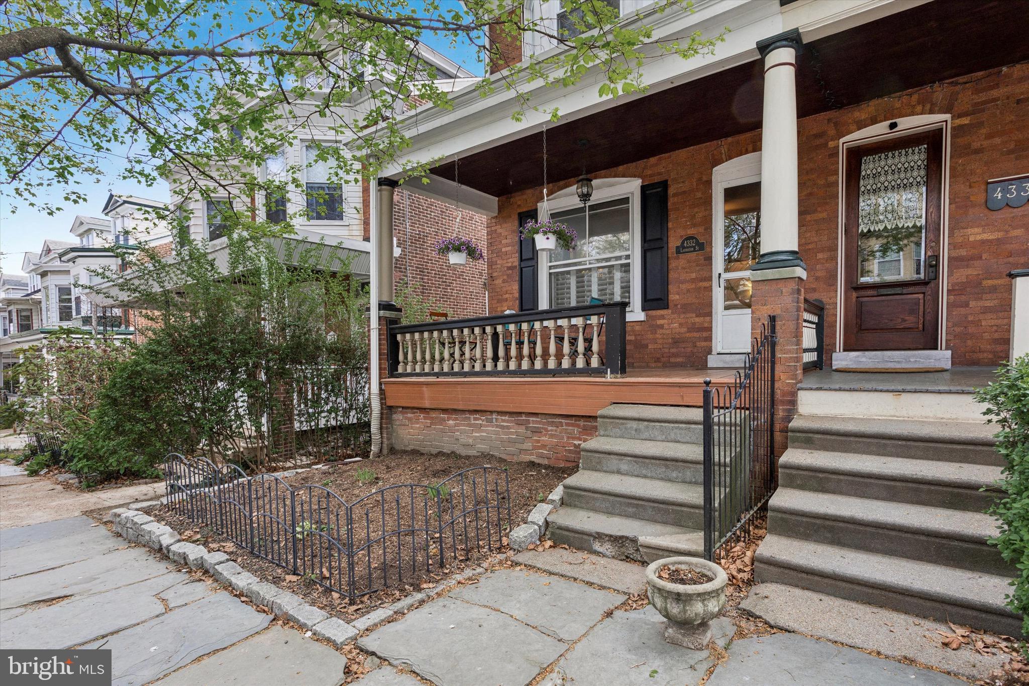 ROXBOROUGH - Residential